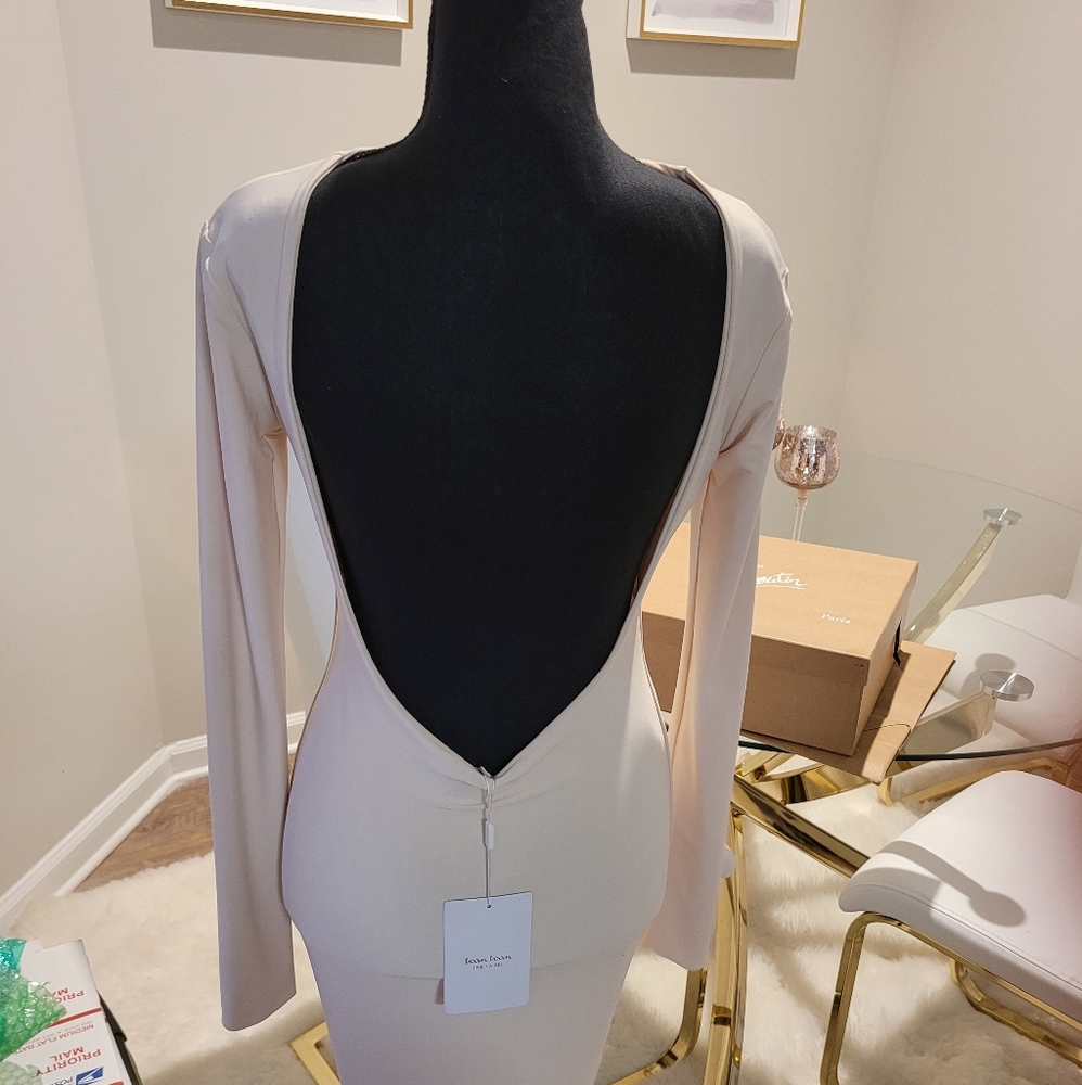 White long sleeve backless dress